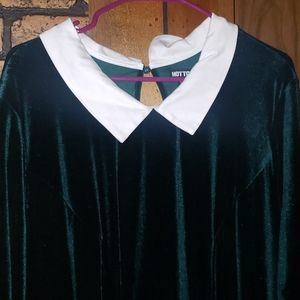 Emerald green velvet Hot topic dress size 4